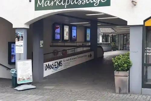 Aussenansicht-Liebscher-&-Bracht-Praxis-Anne-Schmidt