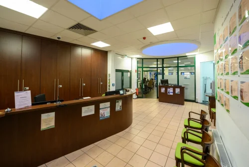 Wartebereich-Liebscher-&-Bracht-Praxis-Anne-Schmidt